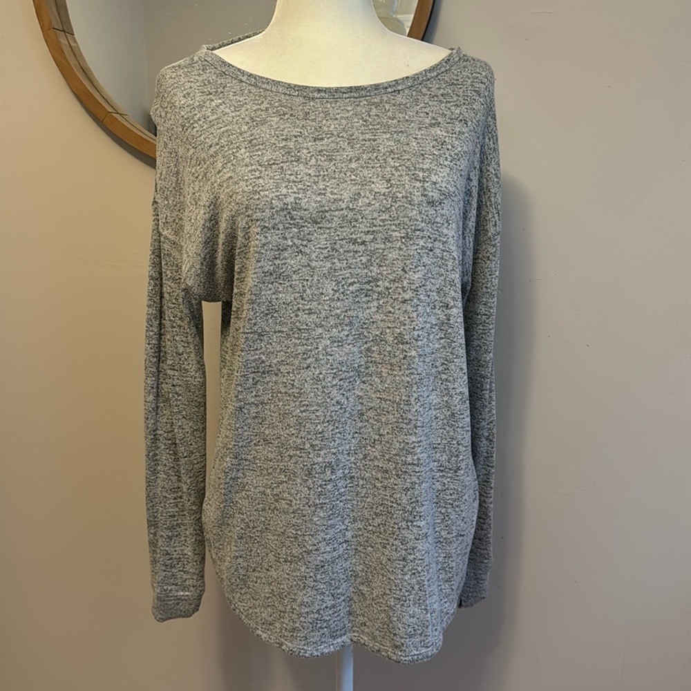 Gray stretchy long sleeve heather top​​​​​